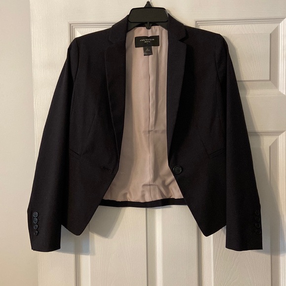 Ann Taylor Jackets & Blazers - Ann Taylor size 2P blazer excellent condition length 22” bust 28” see all photos